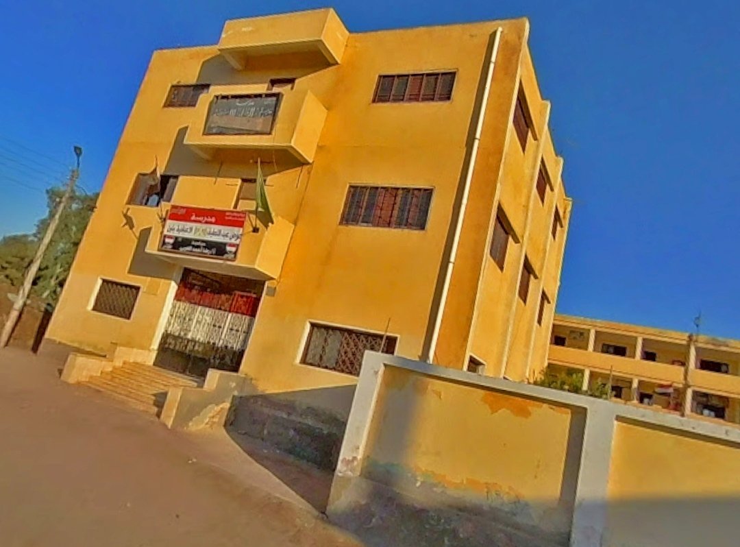 عوض عبد اللطيف الإعدادية بنين